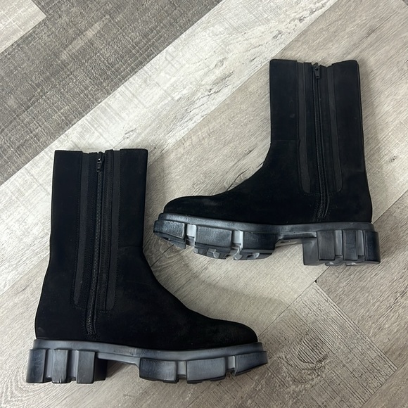 • NWOB $168 Free People Chelsea Suede Boots Distressed - Picture 9 of 14